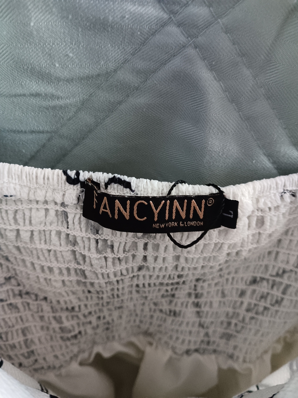 FANCYINN White Top with Black Trim